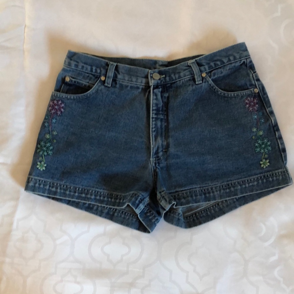 Vintage Jean shorts with embroidery. No boundaries 13 juniors